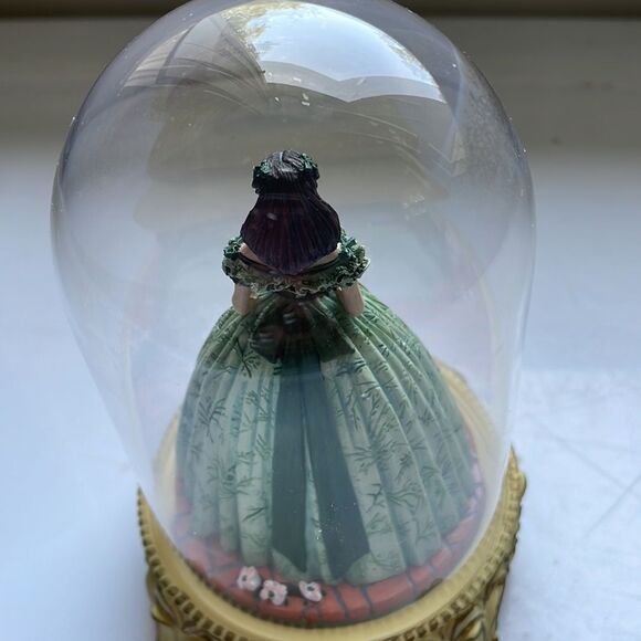 New in box The Franklin Mint Scarlett’s Flirtations Gone With The Wind figurine - Picture 4 of 8